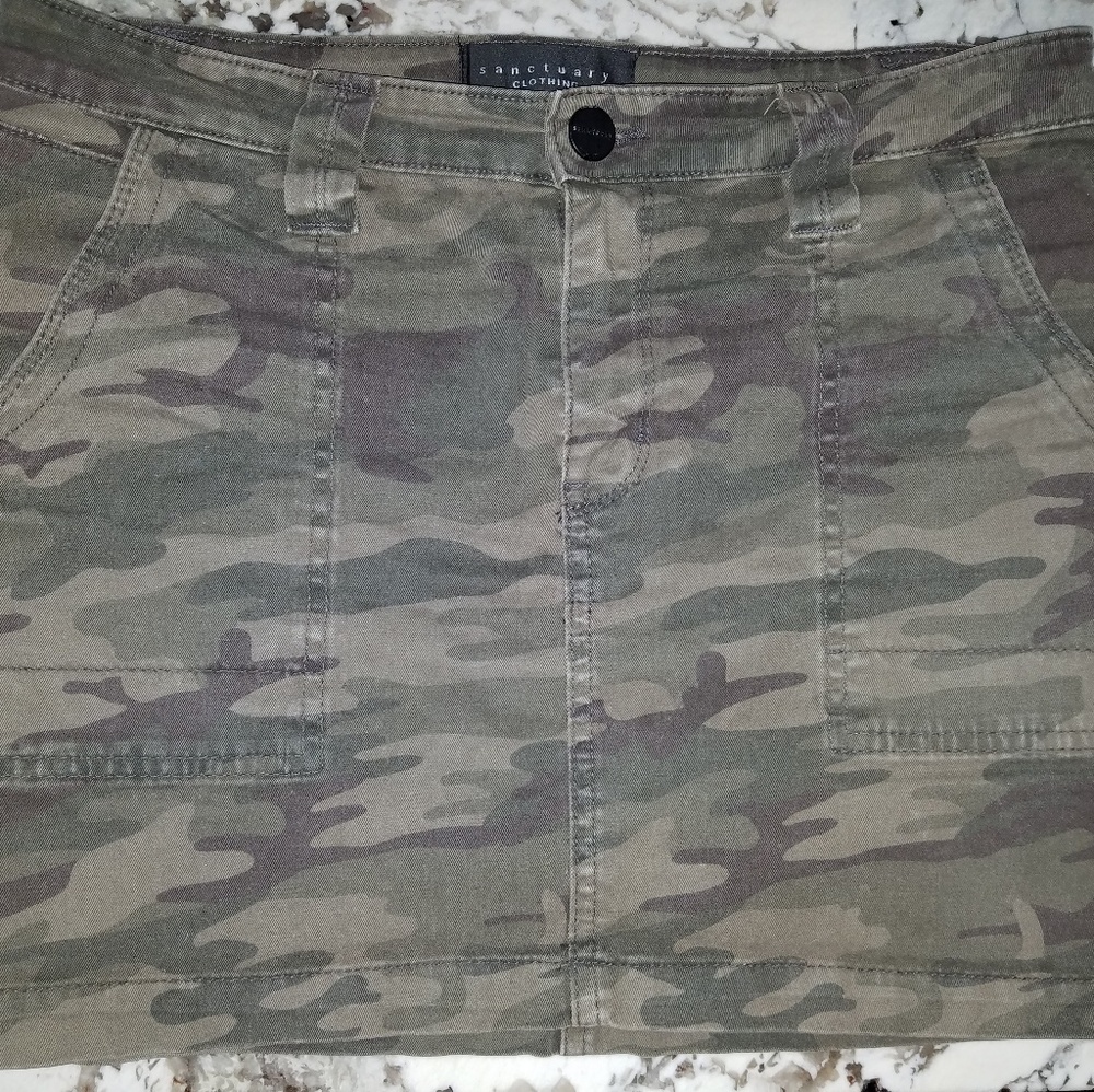 Sanctuary camo cargo skirt